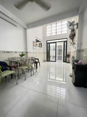 nóng giảm 400 triệu chỉ còn 5,6 tỷ có 45m2 4 tầng 7 phòng, hẻm 3g đường lạc long quân p10 tân bình