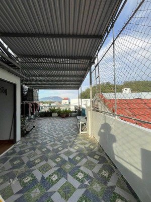 bán nhà gần ngô đến phường vĩnh phước 1 trệt 1 lầu giá 3 tỷ 1 đường ô tô diện tích 59,6 m