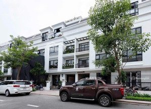 cho thuê biệt thự mới 100% nguyễn huy tưởng, dt 200m*4 tầng, có hầm,văn phòng, giáo dục, 65 triệu