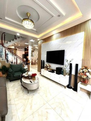 bán nhà mỹ đình - 50m - 8 tỷ hơn - nhà đẹp dân xây - full nội thất