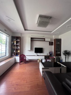 nhà 35m2 ở xa la 4 tầng, dân xây,ngõ nông, vài bước ra kđt xa la, giá hơn 6 tỷ