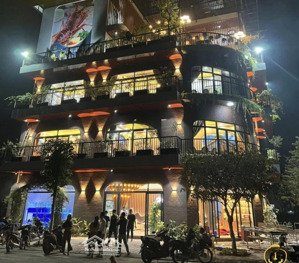 cho thuê nhà mặt phố huỳnh thúc kháng. dt: 600m2 ( t1: 300m2 + t2&3: 300m2 ). mt: căn góc