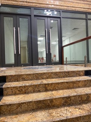 cho thuê nhà mặt phố trung kính, thang máy,pccc, nhà mới xịn đét 140m x 9t,mt 7m, có hầm, view đẹp