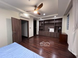 cho thuê nhà trần duy hưng ngay hồ trung kính 60m x 5 tầng 6 ngủ đủ đh,bếp giá 21tr lh 