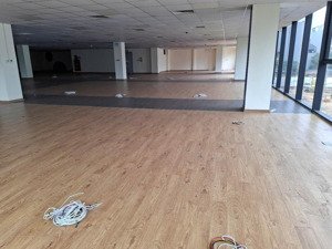 cho thuê tòa nhà 90m2 x 6 tầng, mt 8m, ngõ phố 120 hoàng quốc việt, nhà mới đẹp, giá thuê 38tr/th