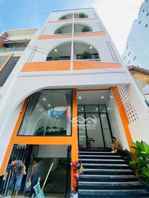 bán tòa căn hộ dịch vụ đường lê đình lý trung tâm đà nẵng. doanh thu ổn định 1,4 tỷ/năm