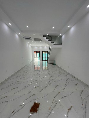 cho thuê nguyên căn liền kề phân khu tài lộc có nội thất cơ bản thích hợp vừa ở vừa kinh doanh