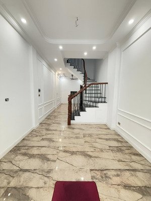 cần bán nhà cổ điển a - 33m2 - trung tâm - gần phố - ô tô gần - ngõ rộng - 6,3 tỷ.