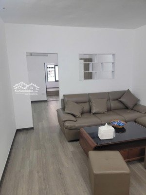 gia đình cần bán căn hộ tập thể phố hoàng đạo thành. diện tích 90m2, 3 ngủ, 2 vệ sinh giá 4.85 tỷ