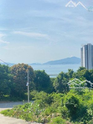 nhỉnh 5 tỷ nhà 3 tầng/60m xây mới mặt đường 15m đường đệ, vĩnh hoà, nha trang