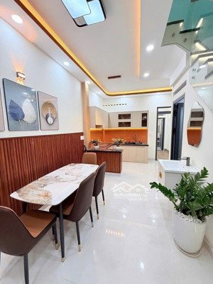 bán nhà hẻm 8m thông thoáng khu bàu cát,trương công định,trường chinh.dt 4x20m.