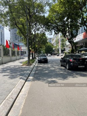 khu liền kề víp cầu giấy, oto tránh vỉa hè, dân trí cao, diện tích 105m mặt tiền 6m.giá chào 46tỷ