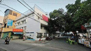 cần bán nhà 2 mặt tiền hxh hoàng dư khương, p12, q10. dt:18x54m, 3 lầu. hđt 300tr/tháng