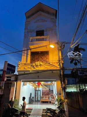 nhà 4 tầng 3 mặt thoáng xây để ở cần tiền đành bán giá 8,7 tỷ