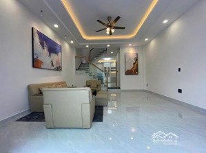 chủ cần bán nhà giá 3 tỷ 850tr gần sân bay đường phổ quang tân bình shr