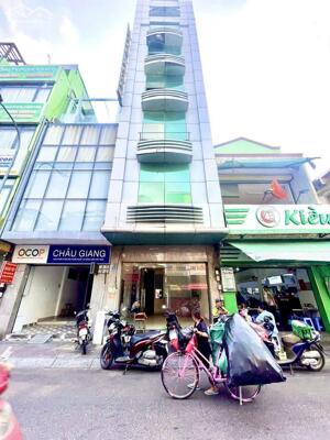 Bán khách sạn mặt tiền đường Đề Thám, P.Cô Giang, Quận 1 DT 4,7x15m kết cấu 7 tầng giá 50 tỷ đang cho thuê 90 triệu