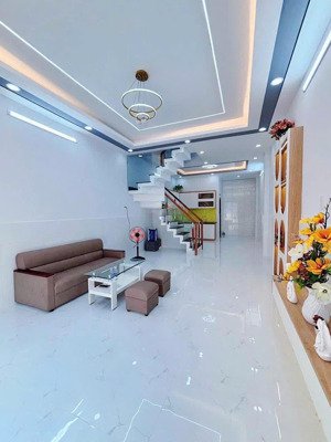 sang tên căn nhà ngay khuông việt, tân phú. giá: 2 tỷ 450tr/ 80m2, sổ hồng riêng lh 
