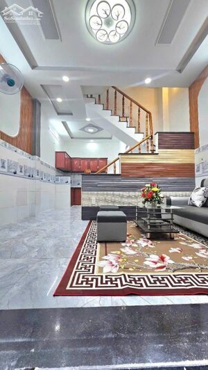 Nhà mới xây 2 tầng, gần Viettel Post Nguyễn Sơn, 3,05 tỷ