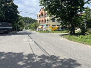 chủ cần tiền bán lô góc ngã tư đường quy hoạch 7,5m. diện tích 210m. ngang 8m. sát trục chính dt602