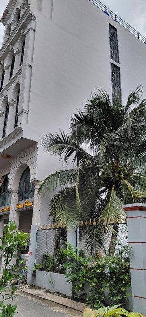 tòa nhà dịch dụ cao cấp ,trung tâm quân7 ,phường phú thuận , dt: 191 m2 ,giá 36 tỷ.