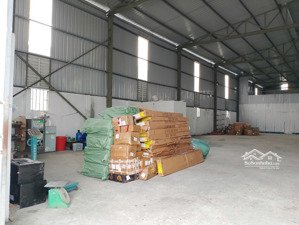 cho thuê mặt bằng kinh doanh lô góc siêu đẹp 600m2 bồ để, long biên, hà nội. lh: 