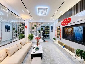 bán nhà xuân thủy cầu giấy, gần phố, gần ô tô, full nội thất, 39m2, 4 tầng, 10,6 tỷ