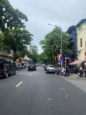 mặt phố hoàng ngân, lô góc, diện tích 68m2 x 4 tầng, mặt tiền 5.5m, giá 25 tỷ