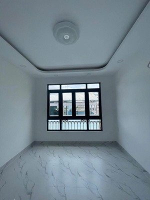 cần bán gấp nhà 56m2 ngay dương quảng hàm, gò vấp. giá: 3 tỷ 250 tr, hẻm xe hơi 6m