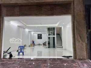 bán nhà phân lô đẹp xuất sắc hoàng quốc việt, 26 tỷ, 6 tầng cực chất, thang máy, 71,1m2.