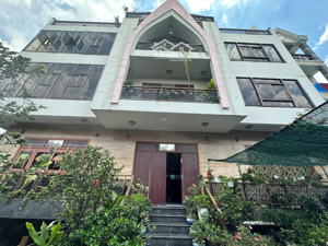 biệt thự khủng tích hợp kho và văn phòng làm việc