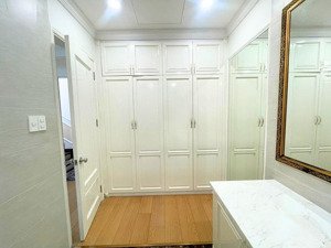 phố đông nhà đẹp full nội thất (như hình) cho thuê chỉ giá 23,5 triệu/tháng