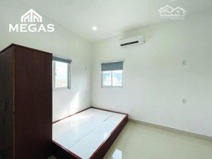 studio full nội thất, có máy giặt riêng, cách ueh 5 phút đi xe