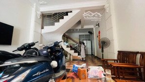 chính chủ bán nhà hiếm 60m2, 16 tỷ thương lượng. vị trí siêu đẹp đến là thích. sổ đỏ vuông vắn.