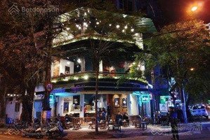 cho thuê nhà mặt phố nguyễn thị định. dt: 500m2 ( t1 + sân: 240m2. t2+3: 260m2 ). mt: 30m ( căn góc