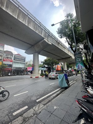 dịch vọng cầu giấy - 40m2 cách mặt phố 20m - 9,5 tỷ