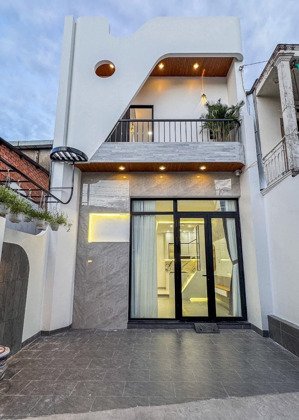 chính chủ cần bán gấp nguyễn lâm, phường 6, quận 10 dt: 59,8m² giá: 3 tỷ 6 . hợp đồng thuê 18 triệu