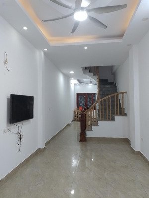 cho thuê nhà riêng 4 tầng, 4pn, 3wc, đồ cơ bản ngõ 298 ngọc hồi, xã tam hiệp thanh trì, 11 triệu.