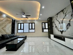 bán nhà phố bồ đề hồng tiến dt 38m2 5 tầng ô tô đỗ cổng full nội thất giá 8,9 tỷ