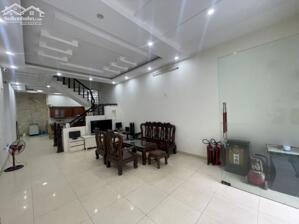 Cho thuê nguyên căn 8 ngủ khép kín Văn Cao, DT: 75m2.