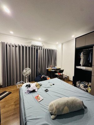 bán nhà sài đồng, dân xây 6t; gần hồ, gần chợ: dt50m2; 5t; cách ô tô 10m, nhà còn rất mới