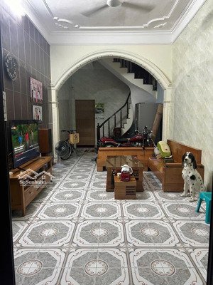 chính chủ cần bán nhà đang ở số 97 ngõ 437 ngọc lâm long biên hà nội. đối diện vườn hoa ngọc lâm