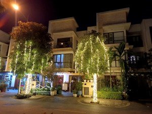 chính chủ gửi bán nhà biệt thự vườn. diện tích 144m2 mt 8m. đẳng cấp nghỉ dưỡng