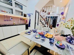 phố hồng mai 40m2 x 4 tầng 4 pn ngõ nông nhà đẹp 8,8 tỷ ( có tl )