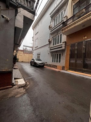 bán gấp nhà 3,5 tầng 40m2 ngõ rộng ôtô đỗ thoải mái trung tâm phố mê linh, hải phòng