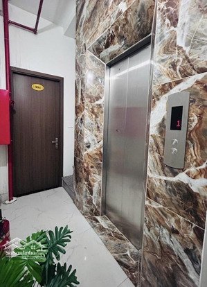 đại mỗ nhà thang máy 37m, ô tô đỗ cửa, ngõ thông ô tô qua lại siêu thoáng 9,x tỷ