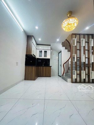 chính chủ bán nhà hoàng mai 25m2x4t, sổ đỏ riêng, ngõ rộng, nhà đẹp về ở ngay