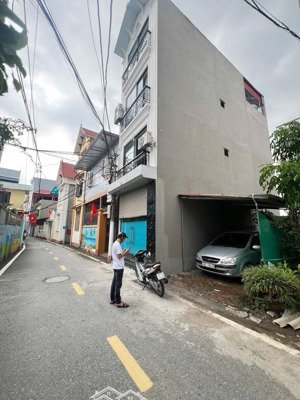 cần bán gấp-nhà đức thượng-giá hấp dẫn-chủ đi nước ngoài cần bán gấp ô tô đỗ cửa- gần ql 32