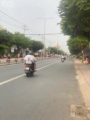 NHÀ MẶT TIỀN ĐƯỜNG PHẠM HÙNG PHƯỜNG 9 HIỆN THUỘC PHƯỜNG LONG CHÂU, VĨNH LONG. GẦN CÔNG VIÊN P9