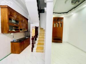 Nhà phố Hào Nam – Ngõ thông – 3 thoáng – Mặt tiền rộng – 32m2 – 5 tầng – 8.5 tỷ