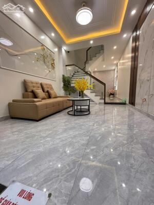 Bán Nhà 3 tầng Miếu Hai Xã Hồ Sen lê Chân Hải Phòng, Ngõ Nông có sân cổng, giá 2.55 tỷ.
